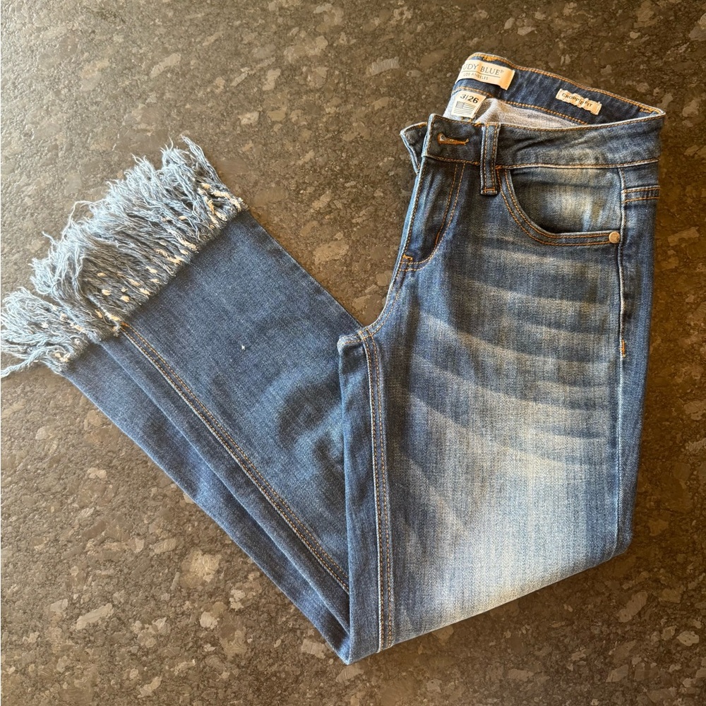 Judy Blue Frayed Hem Cropped Jeans - Blue